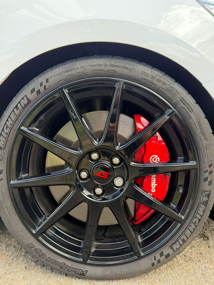 Fahrzeugabbildung Ford Focus Lim. ST X