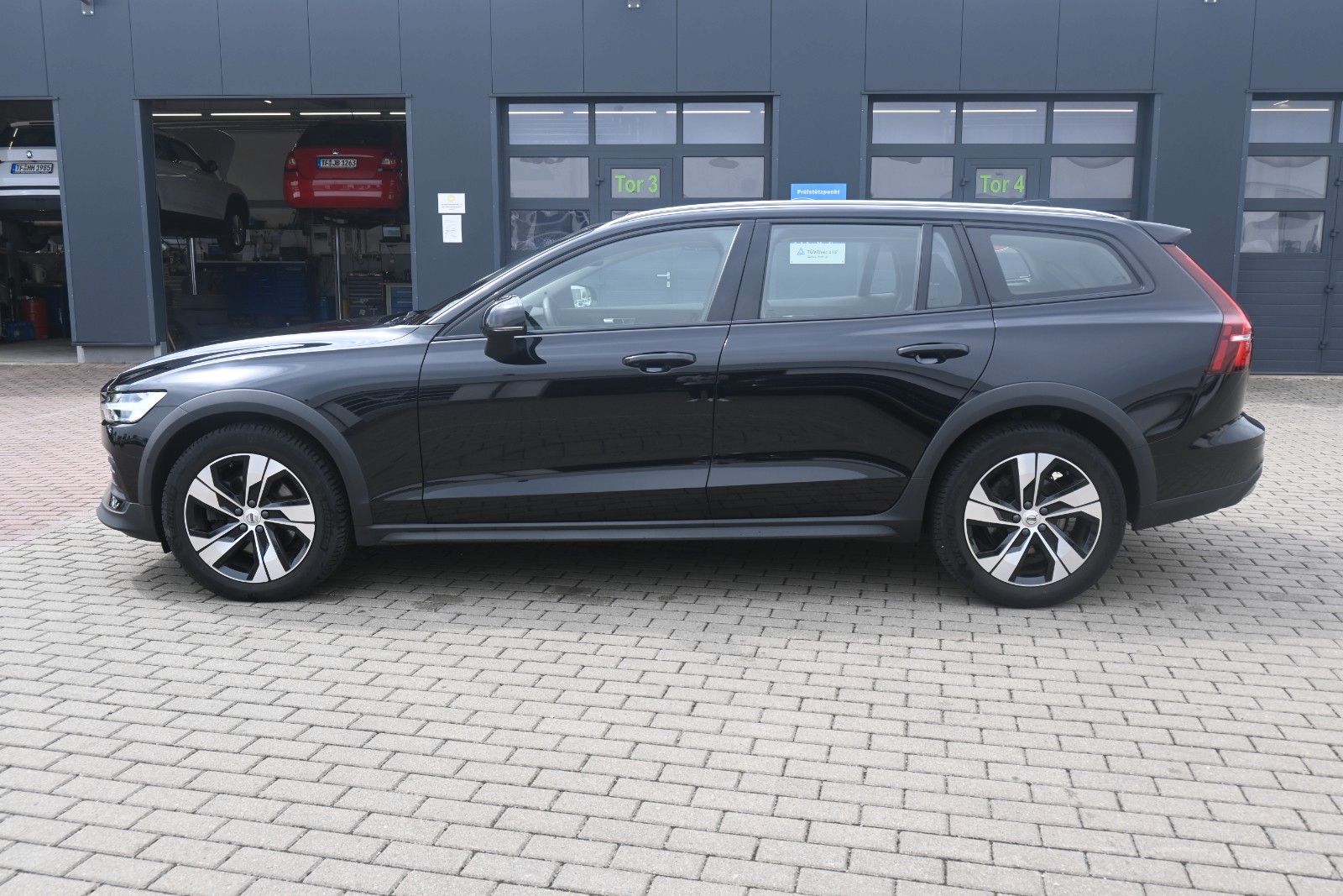 Fahrzeugabbildung Volvo V60Cross Country B4D AWD Plus*FSHZG*ACC*BLIS*AHK