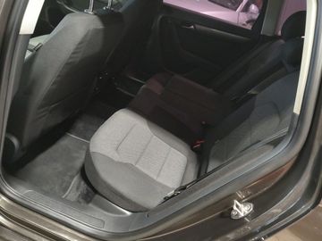 Volkswagen Passat - 11