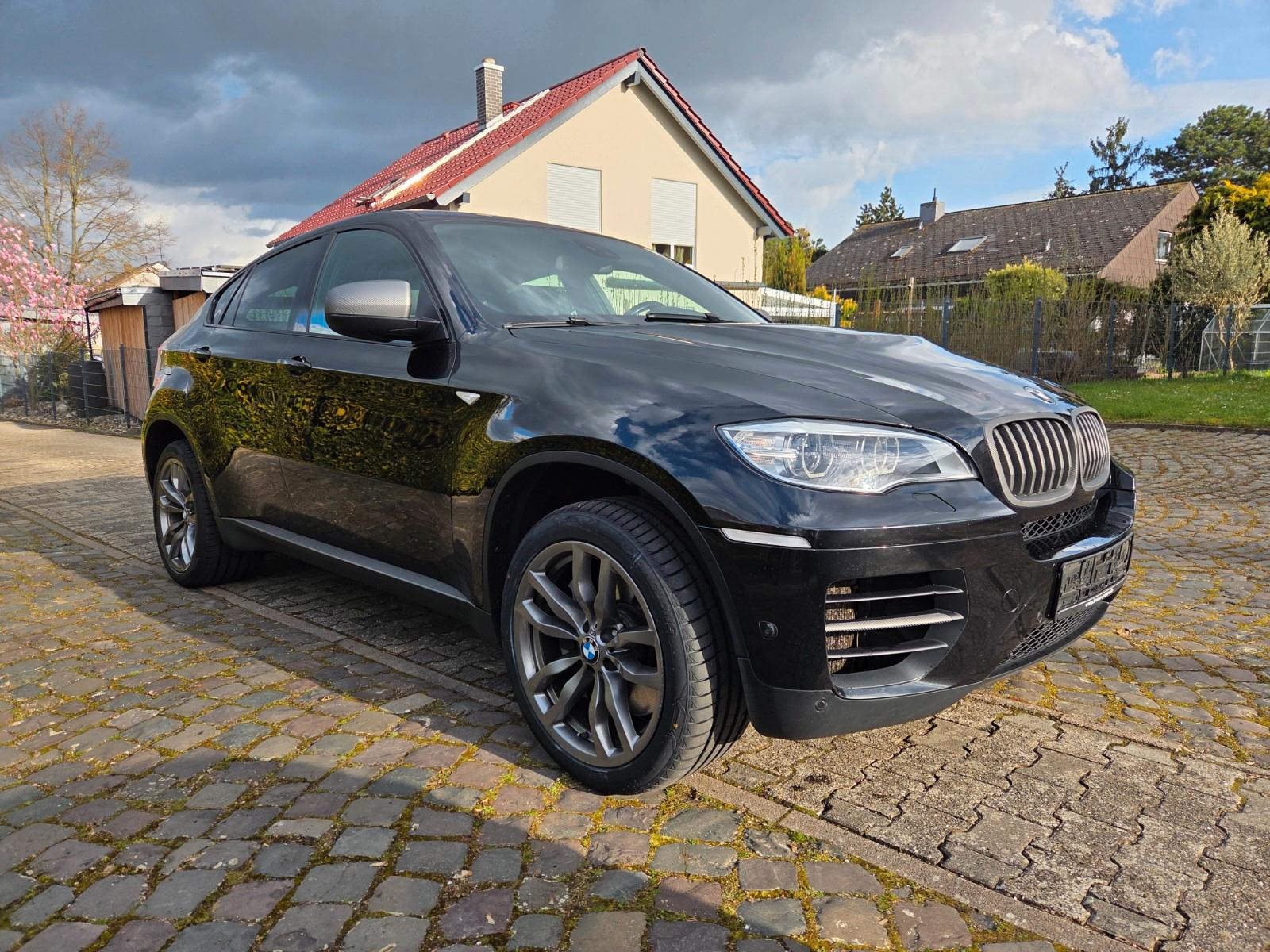 BMW X6 M50d PANO HUD StHz AHK unfallfrei 8-fach