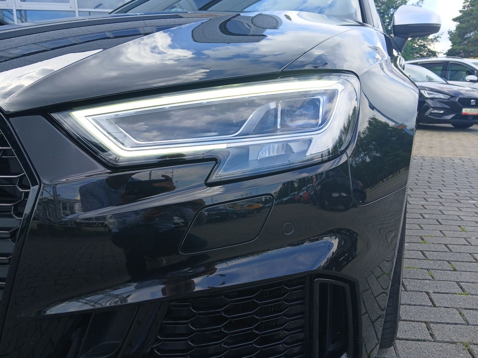 Fahrzeugabbildung Audi RS 3 Sportback quattro S-tronic Matrix Navi AVC