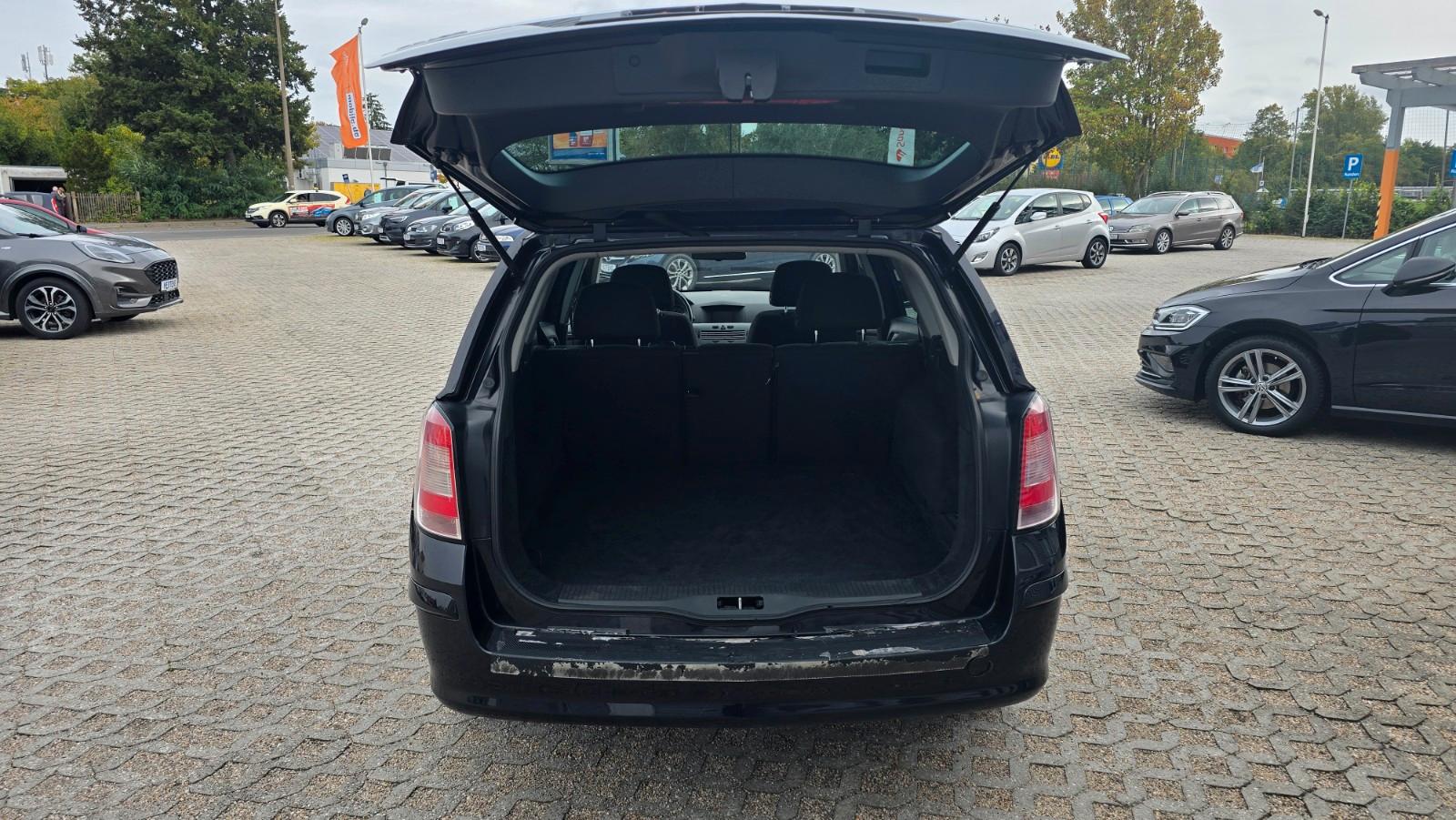 Opel Astra 2010 — photo 10