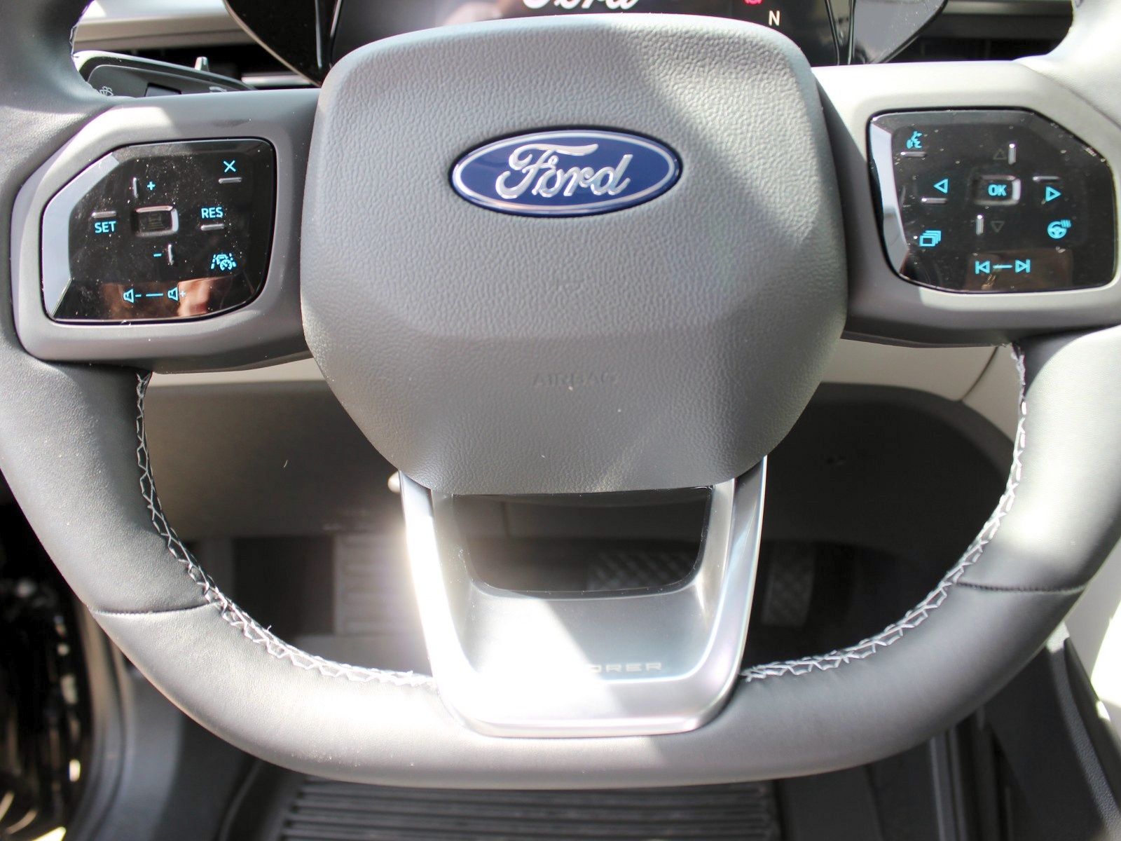 Fahrzeugabbildung Ford Explorer RWD