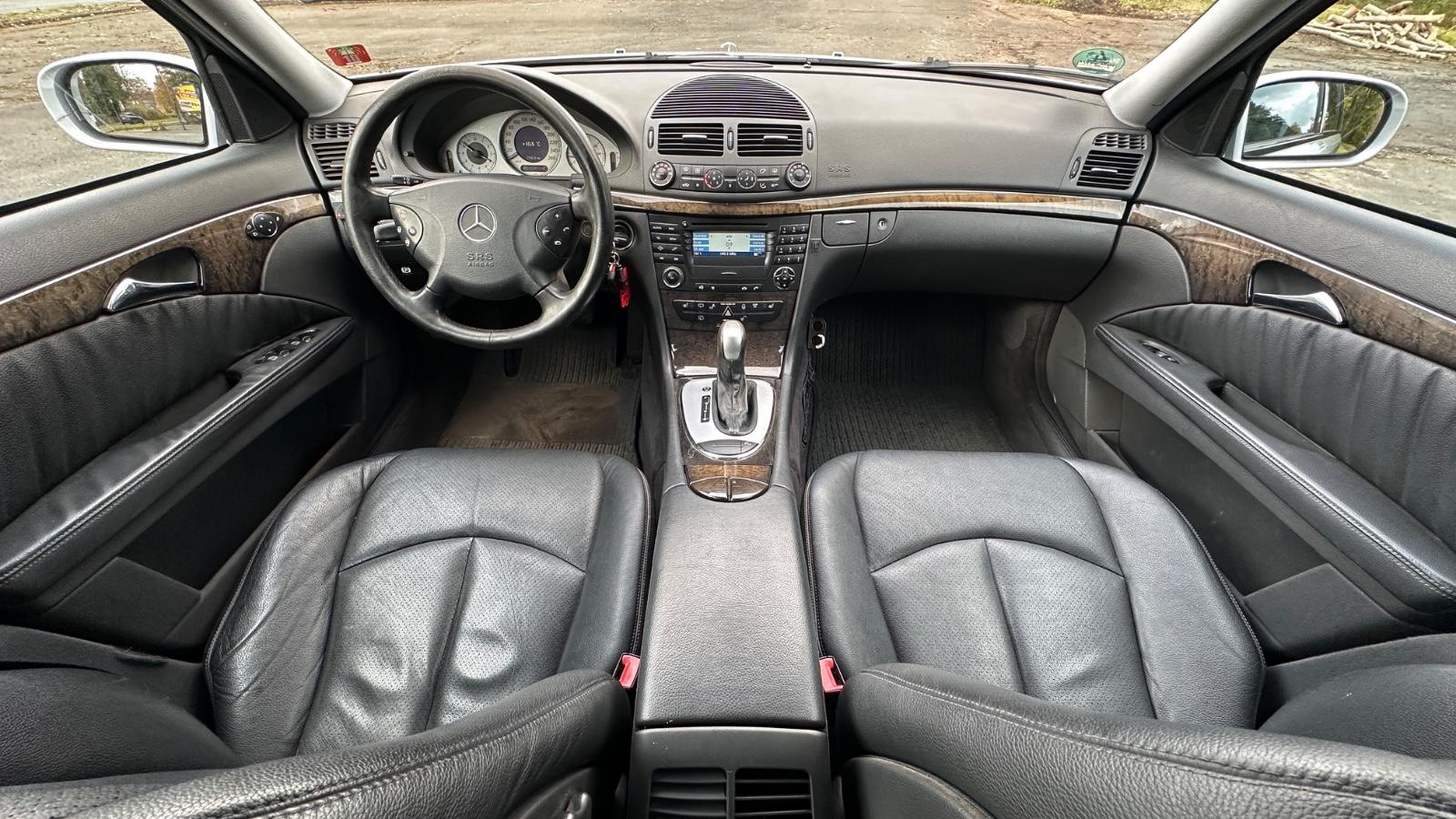 Mercedes-Benz E240 2005 — photo 12
