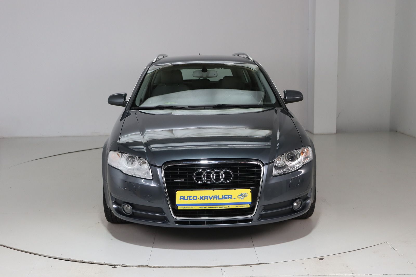 Fahrzeugabbildung Audi A4 Avant 3.2 V6 quattro * Navi * Xenon *
