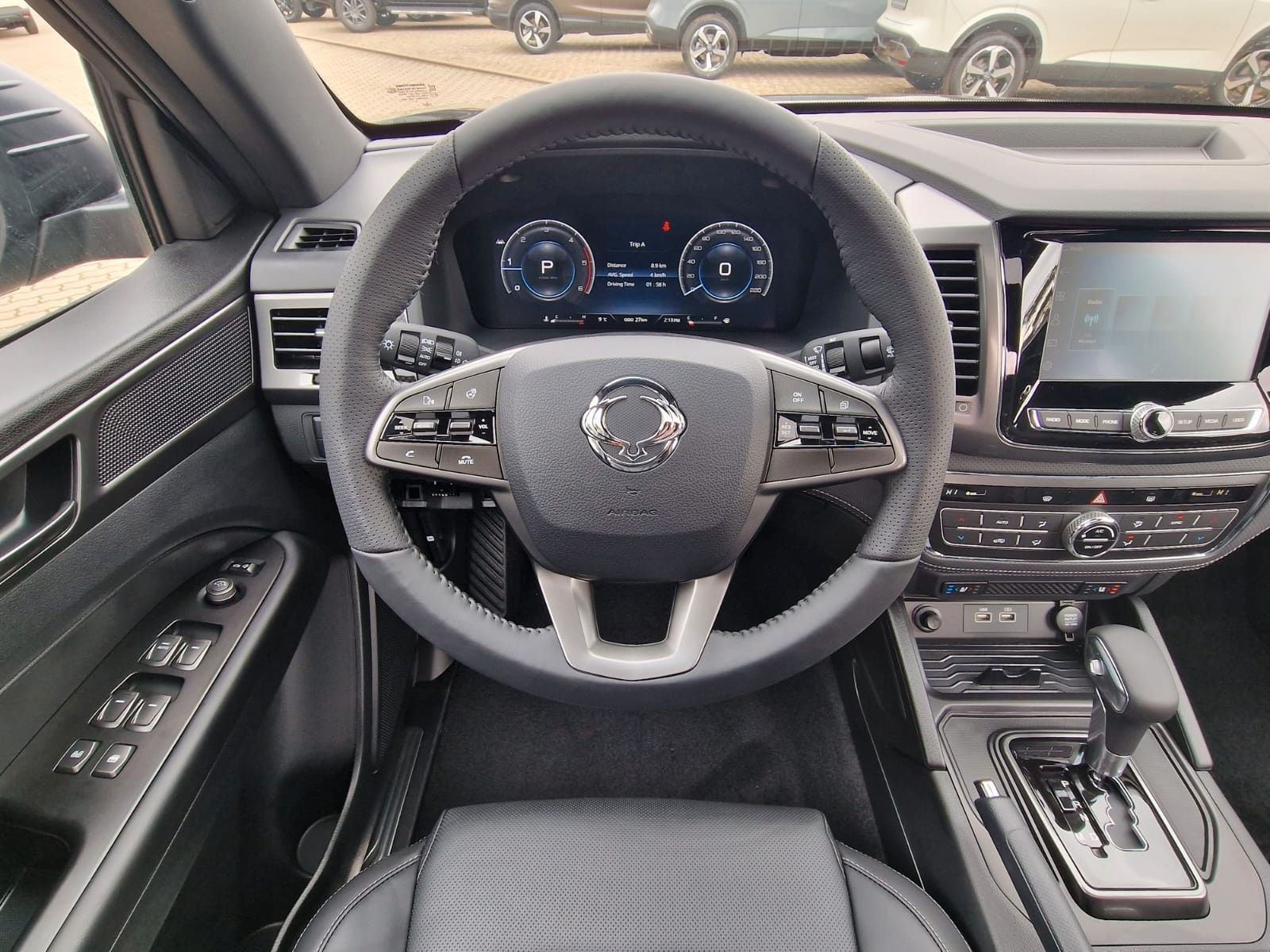 Fahrzeugabbildung Ssangyong Musso Grand 2.2d AT 4x4 BLACK XENON+SD+AHK