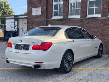 BMW 750 - 4