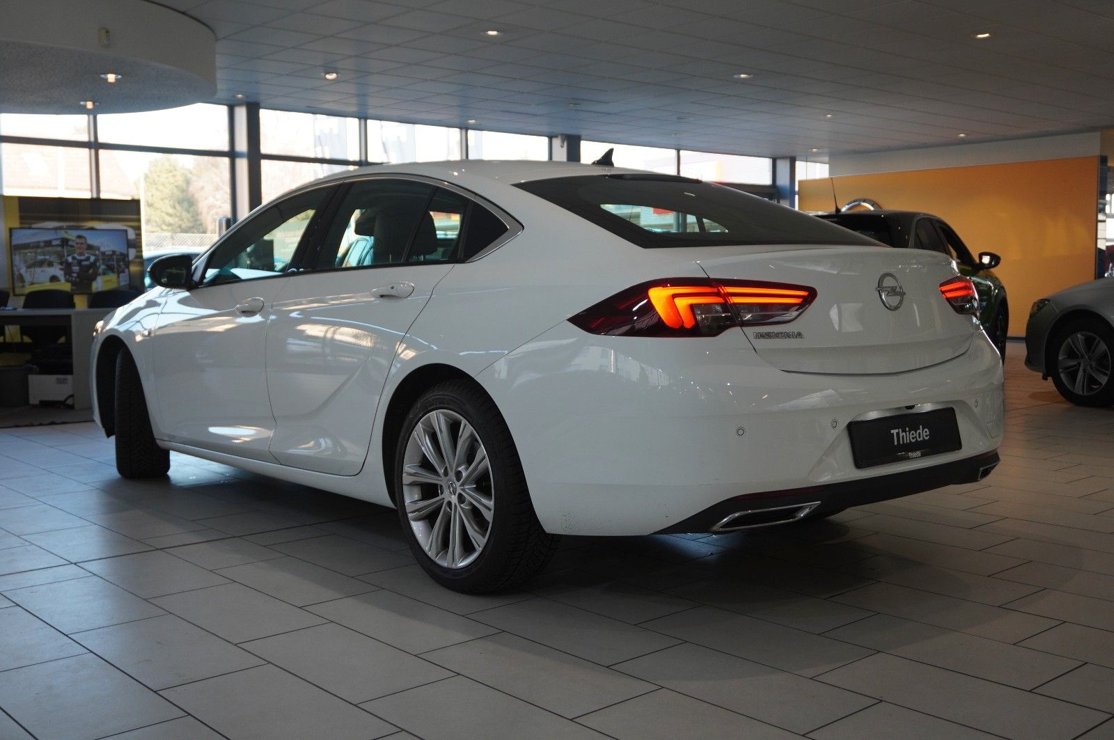 Fahrzeugabbildung Opel Insignia B GS 2.0D ELEGANCE NAVI/LED/KAMERA/DAB+