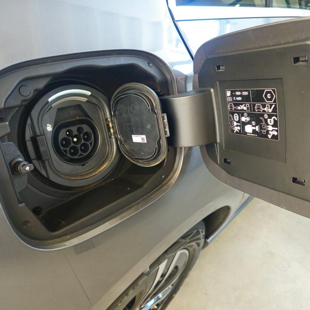 Fahrzeugabbildung Mercedes-Benz A250e Progressive Totwi. LED SHZ Tempomat KAM