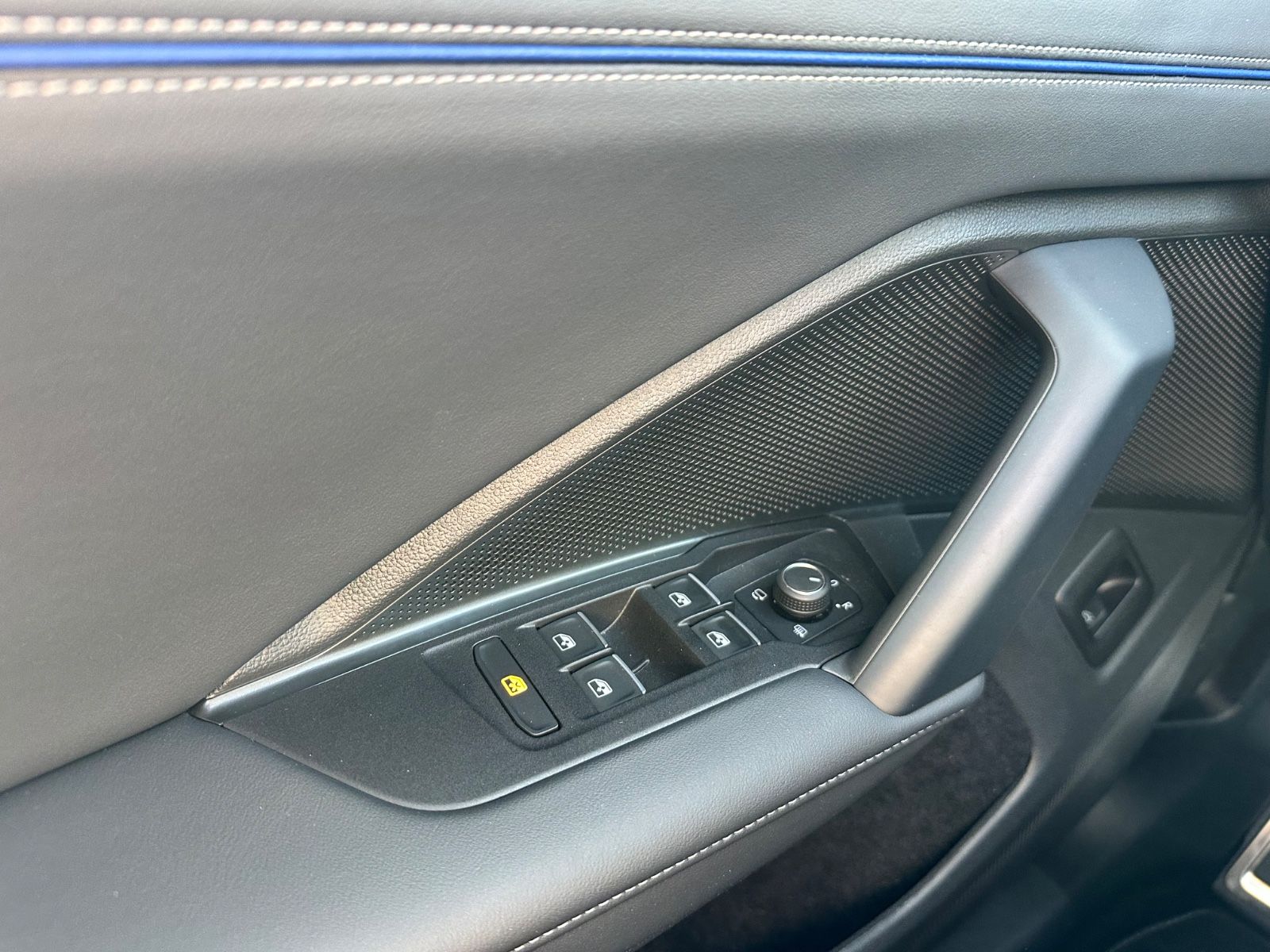 Fahrzeugabbildung Volkswagen Tiguan 1.5 eTSI R-Line*Panorama-Dach*AHK*SHZ*LHZ