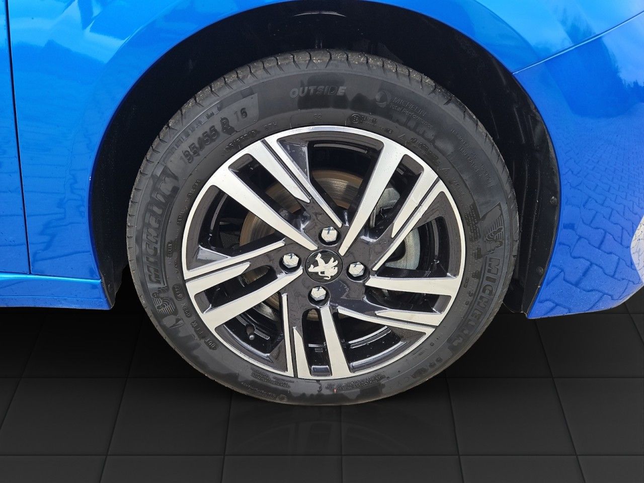 Fahrzeugabbildung Peugeot 208 Allure