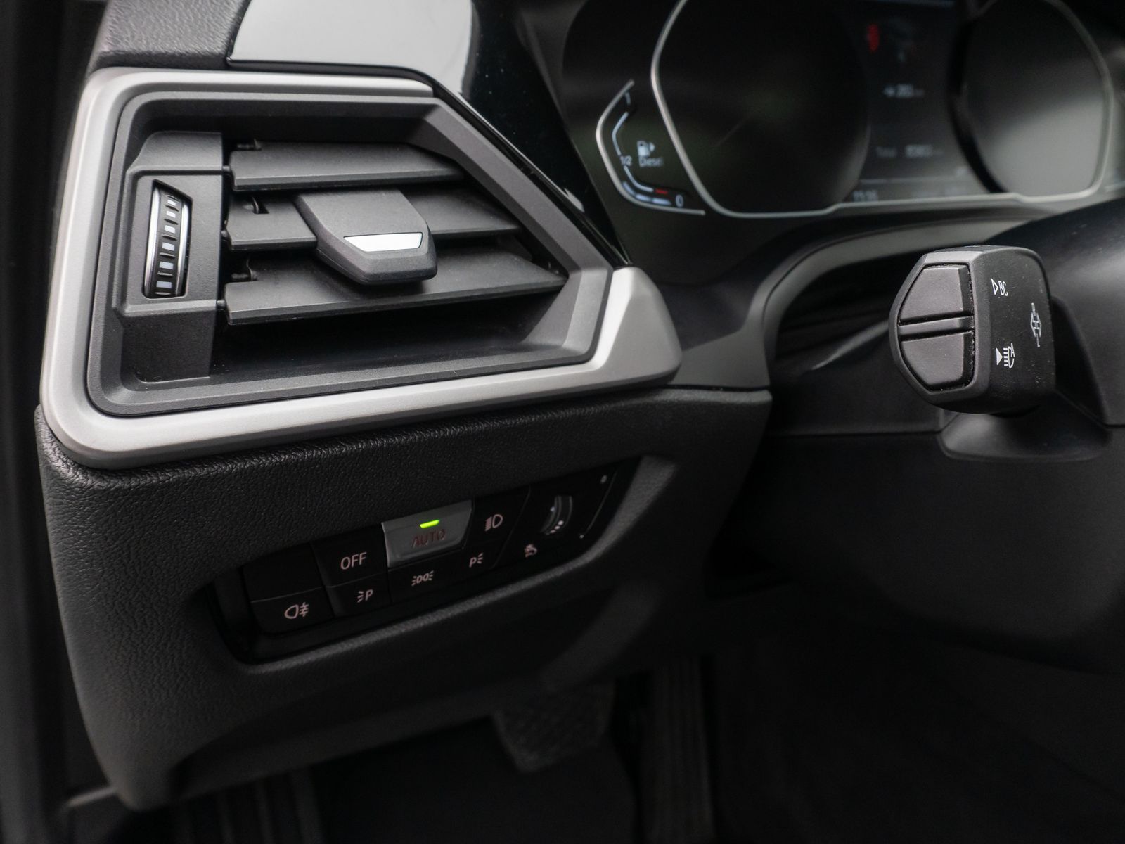 Fahrzeugabbildung BMW 320d xD Panorama PDC DAB Sport Geschwindigkeitsr