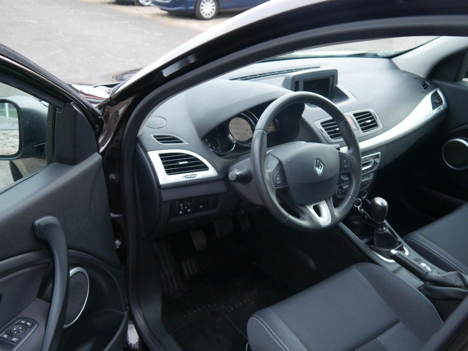 Renault Megane 2011 — photo 12
