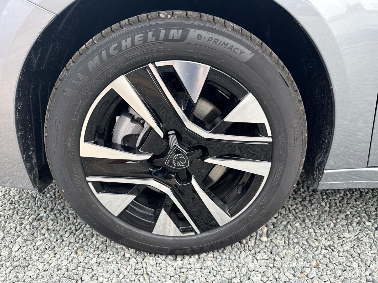 Peugeot 208 Hybrid Allure 81kW AT Sicht-Navigations-Pake