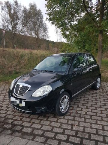 Lancia Ypsilon 1.4 EZ 07/2007 nächste HU 0...