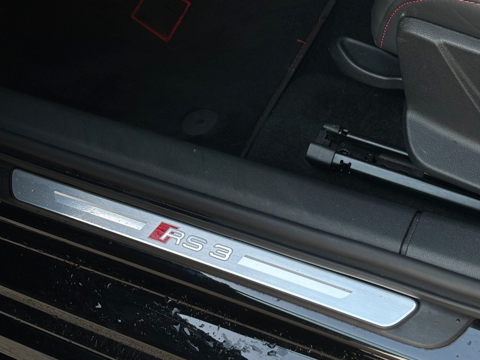 Fahrzeugabbildung Audi RS3 Lim. *Panorama*RS-Sitze*Carplay*SportAuspuff