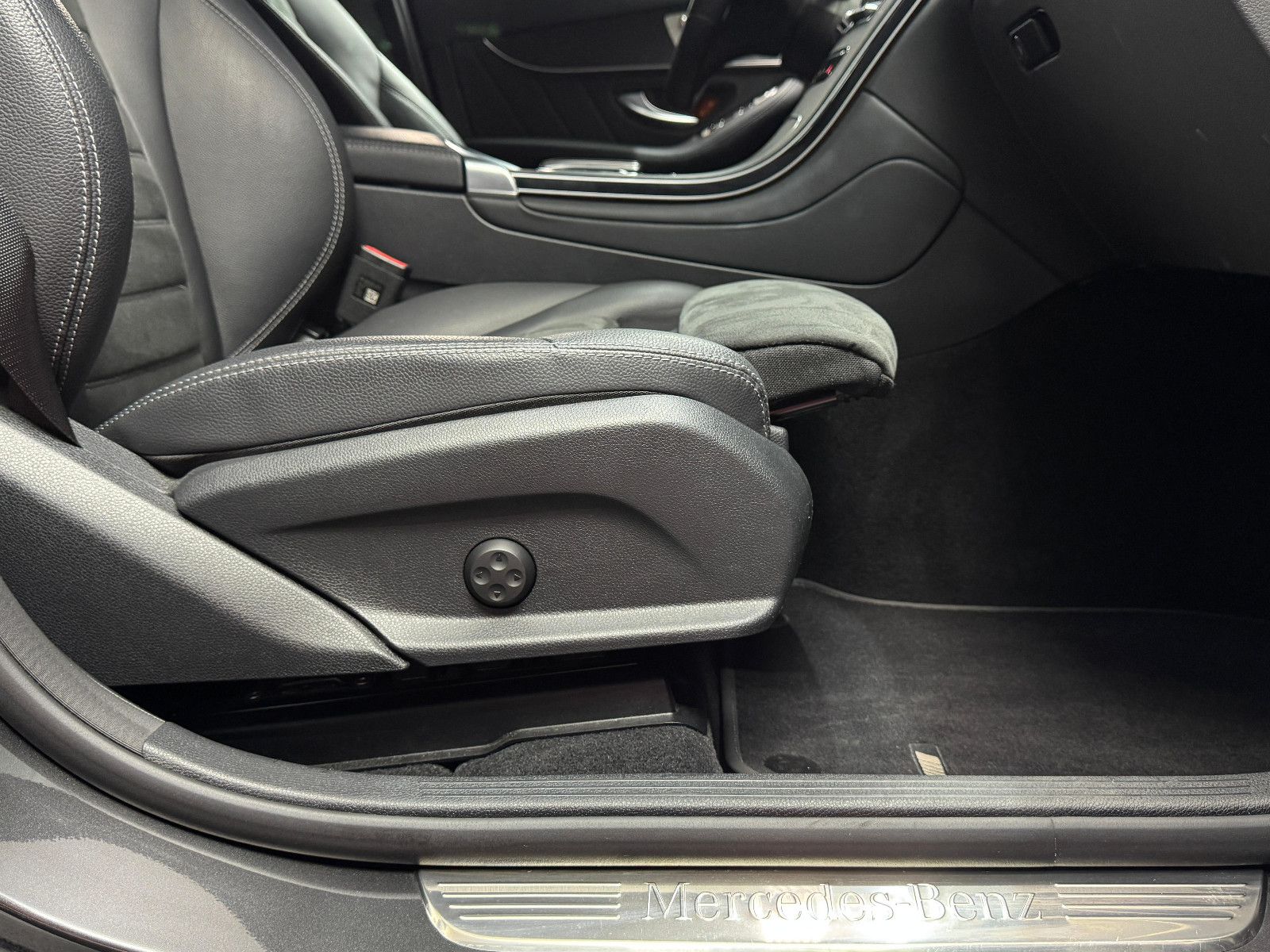 Fahrzeugabbildung Mercedes-Benz GLC 400 d 4Matic|AMG-LINE|AHK|STANDHEIZUNG|