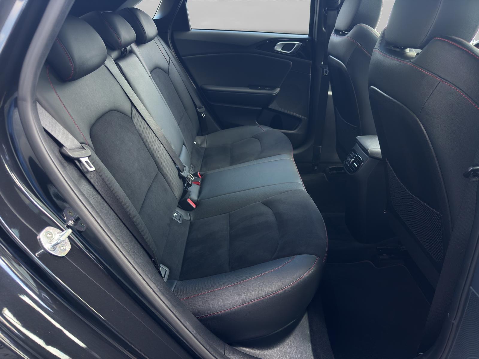 Kia CEED 1.6T GT PANO-DACH+TEIL-LEDER+NAVI+LED-LICHT