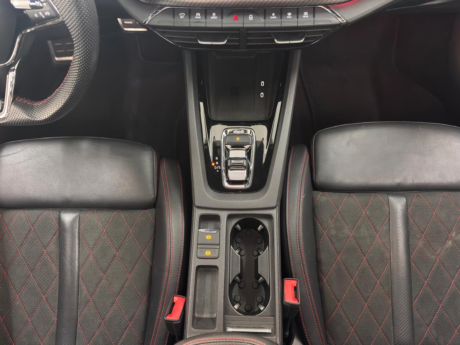 Skoda RS4x4 PANO/HUD/TOT/AHK/ShZ/WinP/MASS/ACC/XDS/HOD