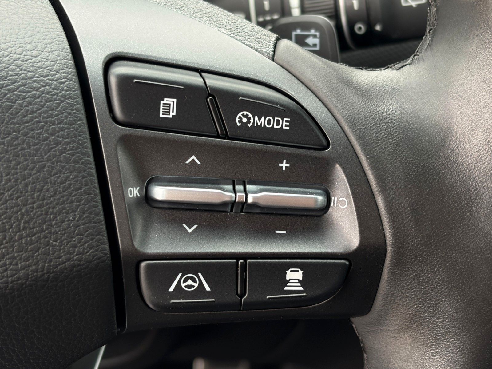 Fahrzeugabbildung Hyundai KONA E Select PDC CAM ACC SHZ LHZ CarPlay Navi