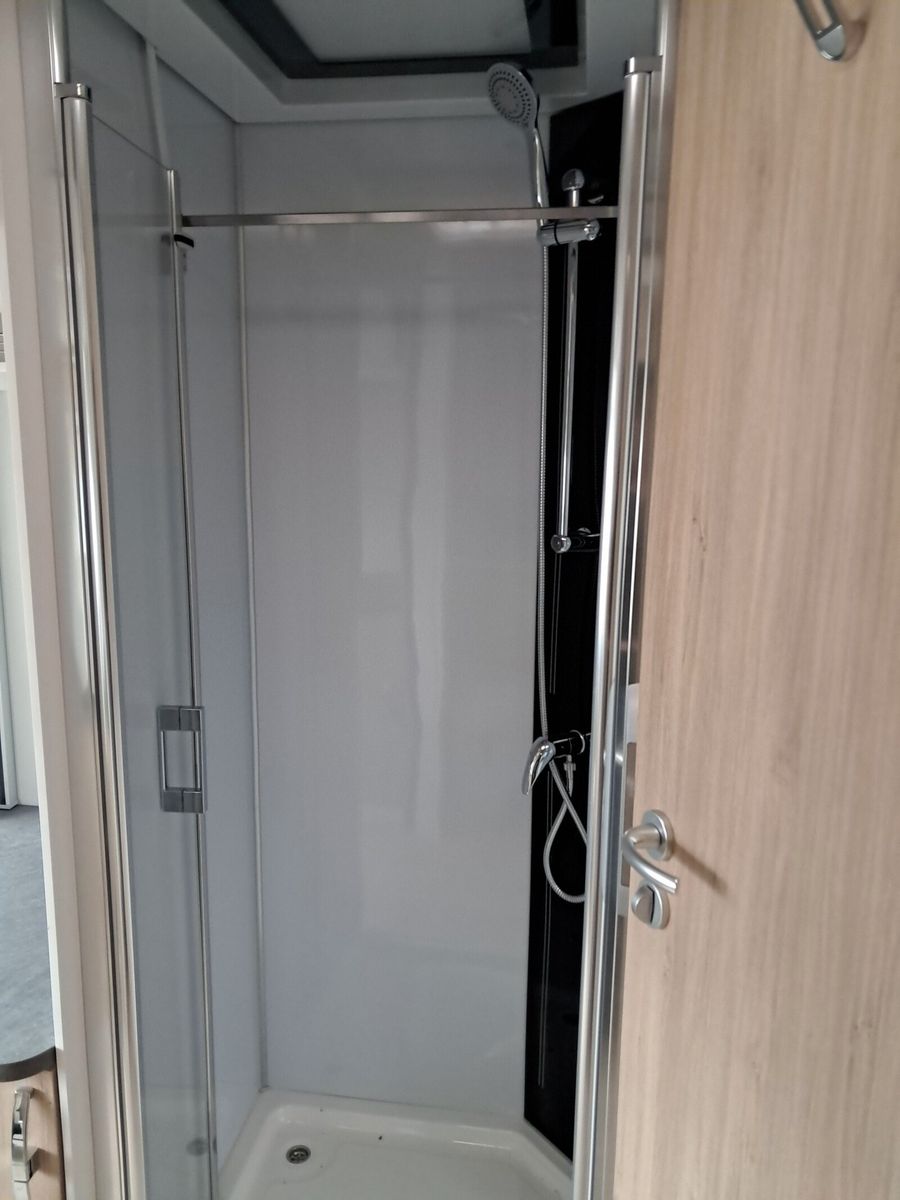 Fahrzeugabbildung Frankia F-Line I 680 Plus 4,5 t Volluftfeder,Leder,Klima