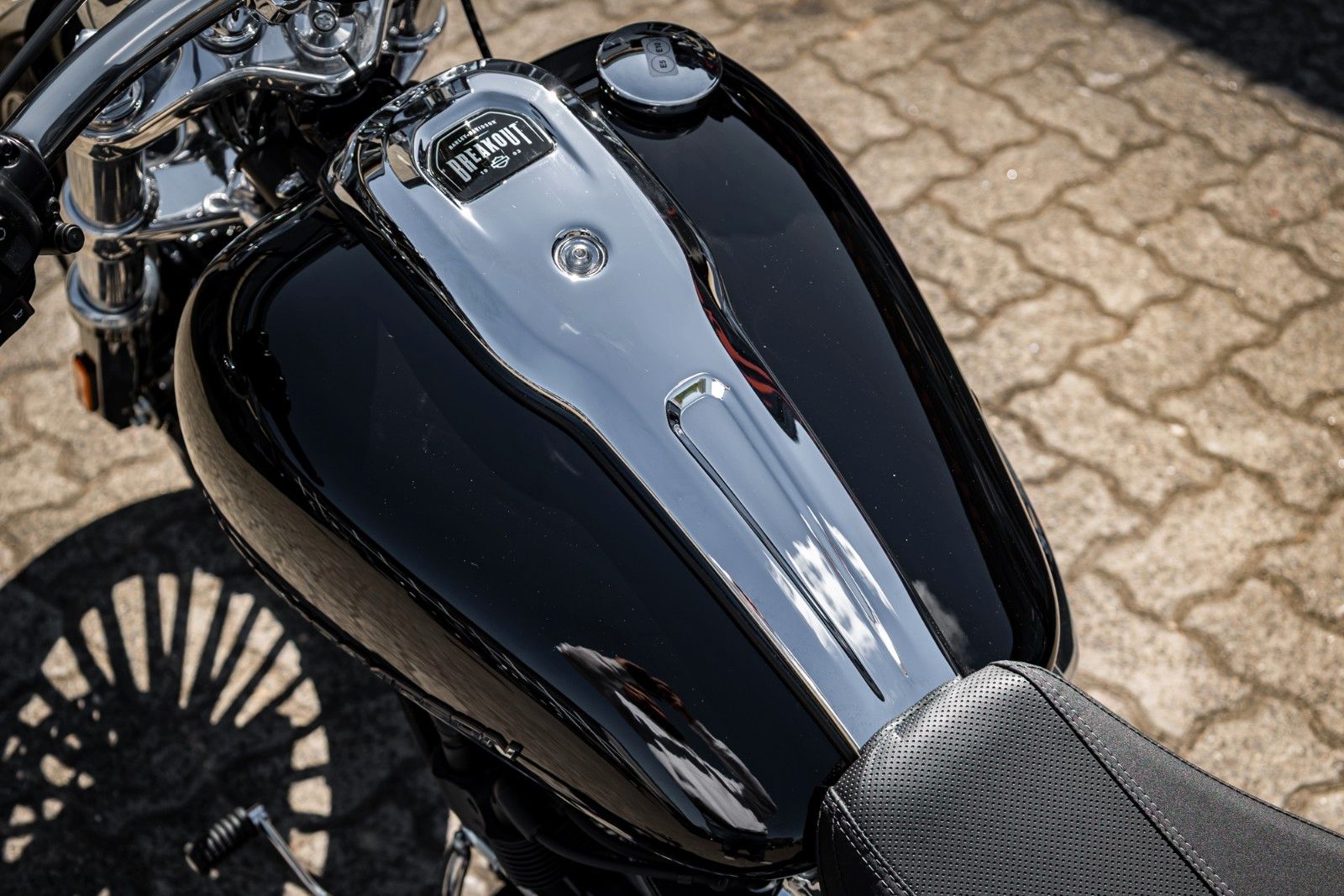 Fahrzeugabbildung Harley-Davidson BREAKOUT FXBR 117 ci - Jekill & Hyde