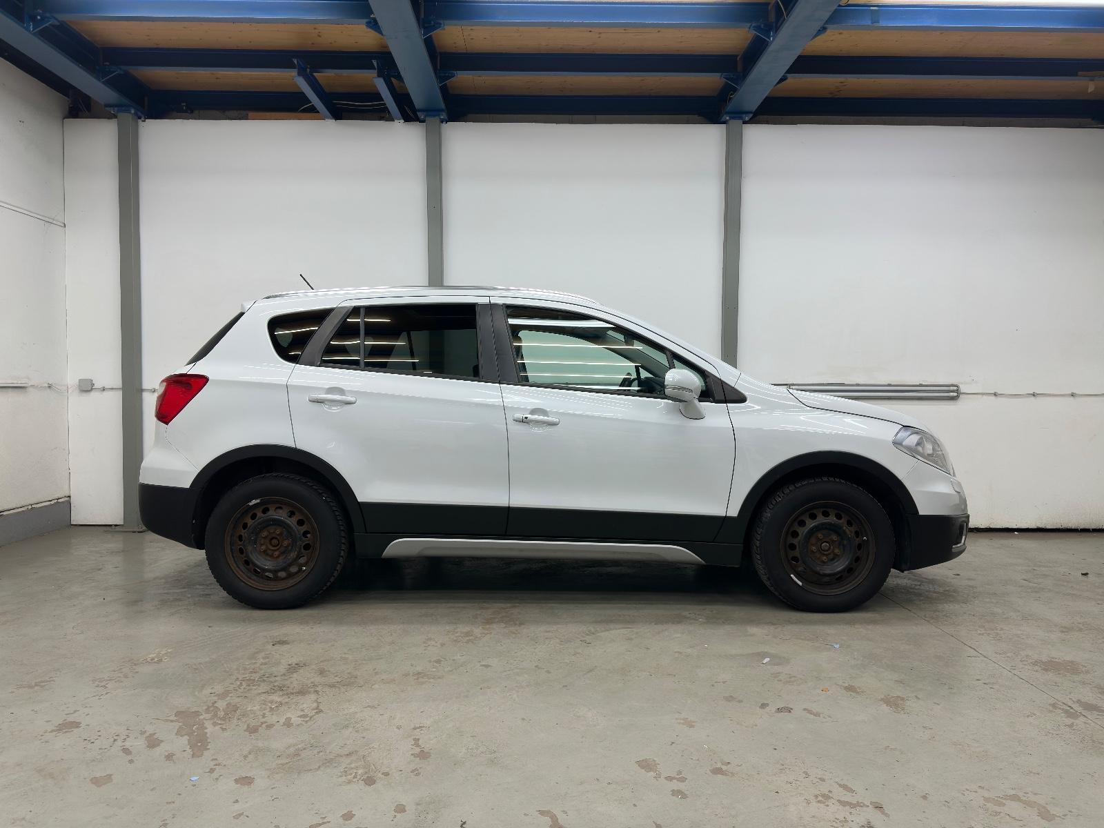 Suzuki (SX4) S-Cross 1.6 DDiS Comfort+ 4WD LEDER NAVI