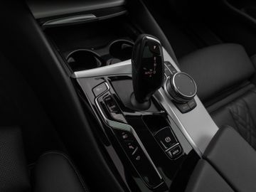 Fahrzeugabbildung BMW 530e xD Tour Pano ACC Kamera360° Sportsizt