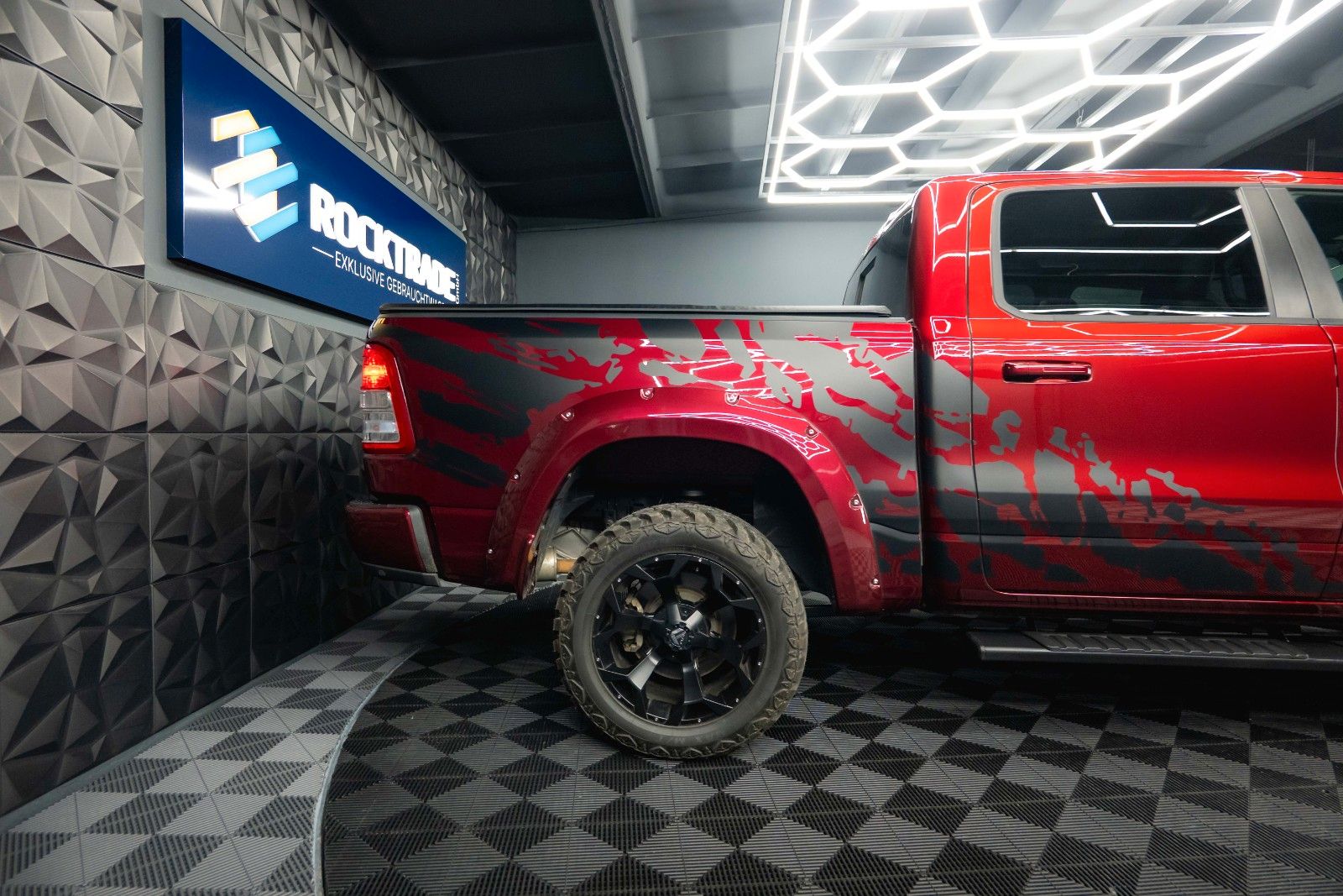 Fahrzeugabbildung Dodge RAM 5.7 V8 HEMI 4x4 OFFROAD Night-Paket *LED*19%