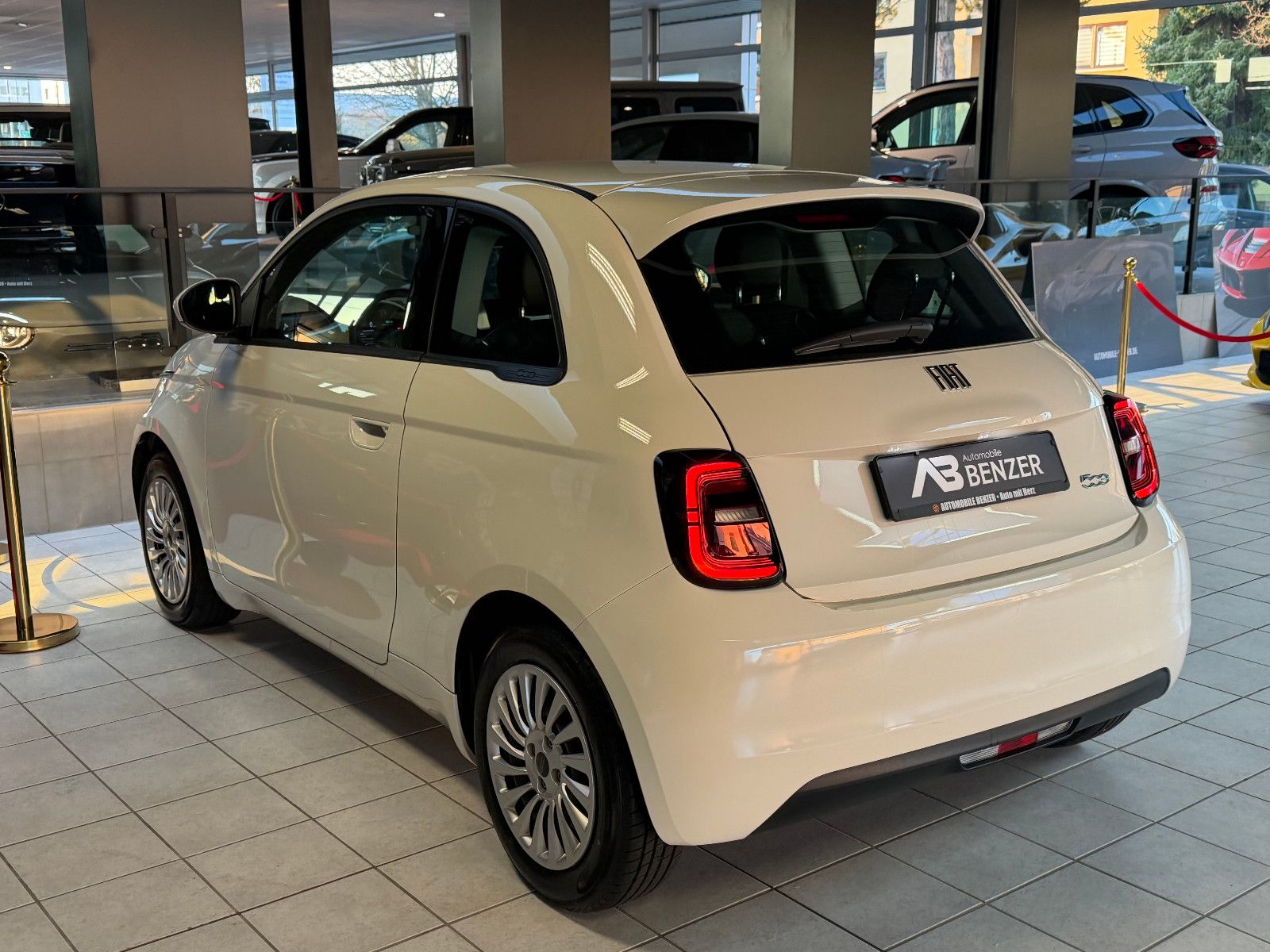 Fahrzeugabbildung Fiat 500e/TEMPOMAT/APPLE/KLIMA/SPURHALTEASSISTE