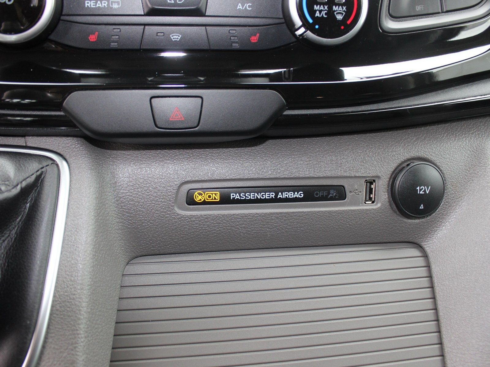 Fahrzeugabbildung Ford Tourneo Custom 320 L2 Tourneo Trend FWD