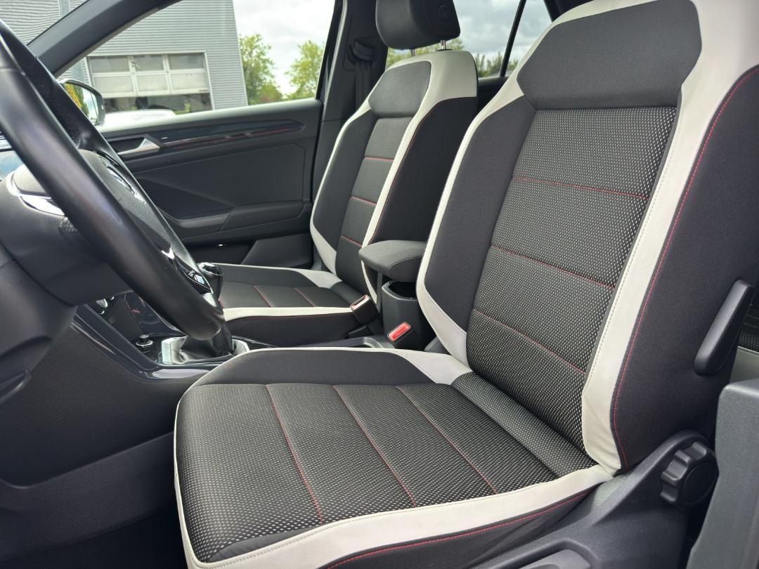 Fahrzeugabbildung Volkswagen T-ROC Sport 1.5l,110 KW,Sport, Deep Black Perlef