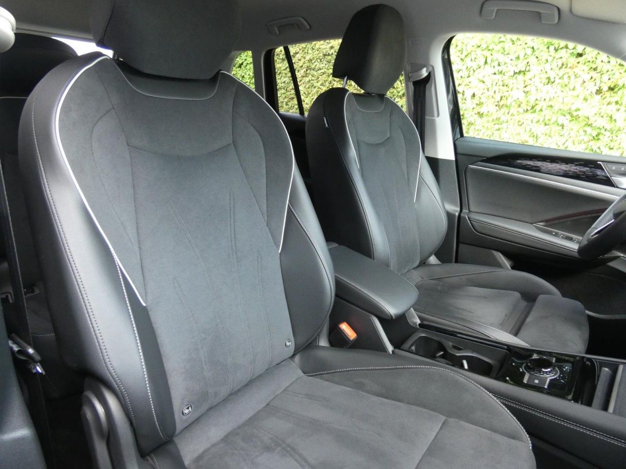 Volkswagen Tiguan 1.5 eTSI DSG Elegance LED-Matrix Navi AHK foto 4