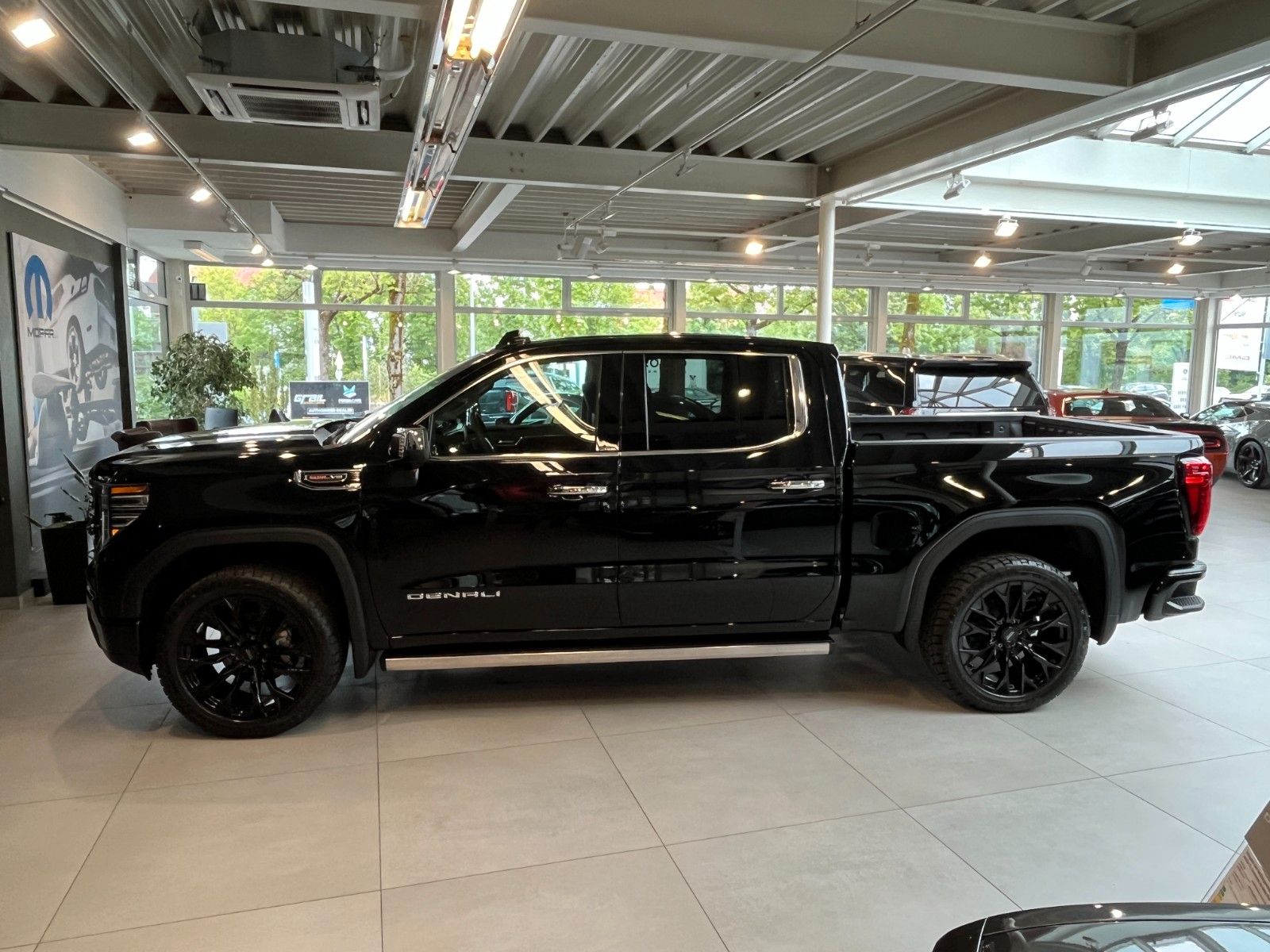 Fahrzeugabbildung GMC Sierra 1500 Denali Black 6.2 LPG*HeadUp*360°