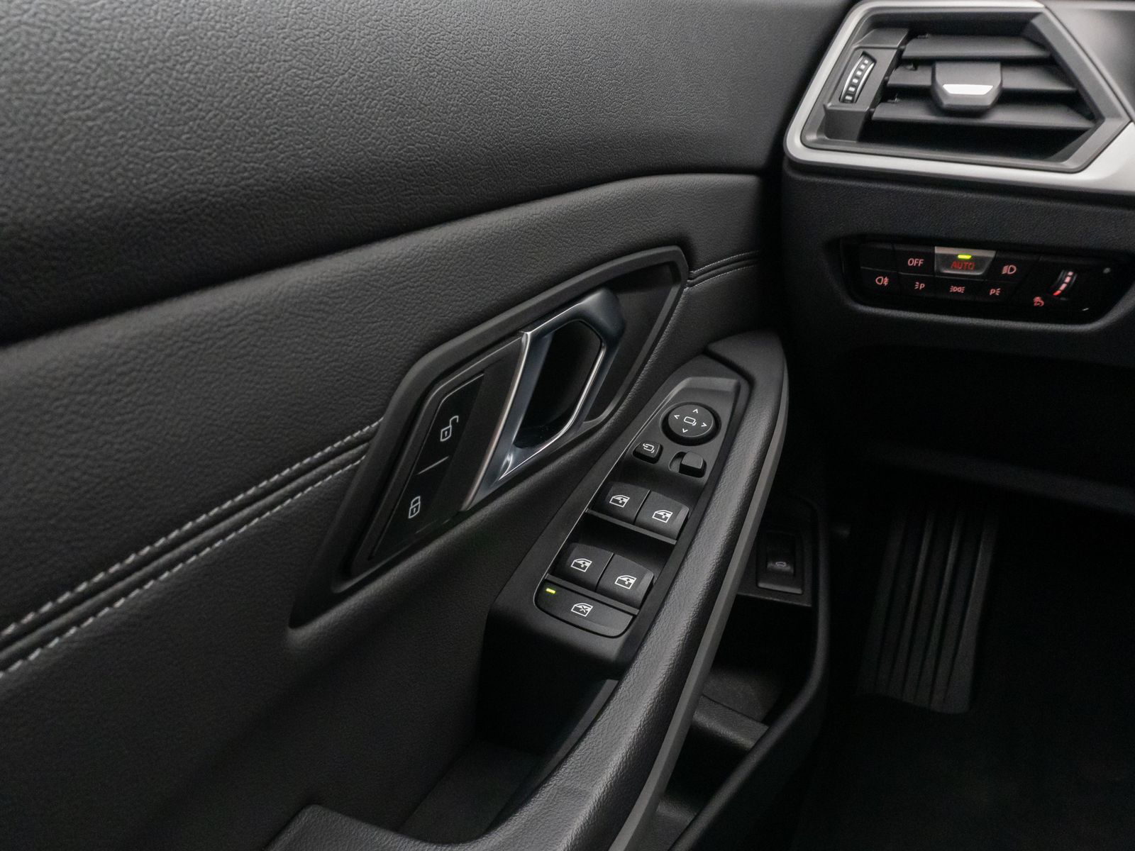 Fahrzeugabbildung BMW 318d Kamera HUD DAB ACC Komfort Alarm Sport