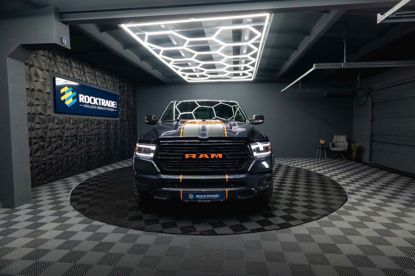 Fahrzeugabbildung Dodge RAM 5.7 V8 HEMI 4x4 OFFROAD Night HarleyDavidson