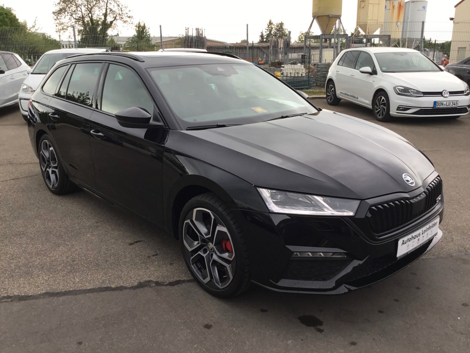 Fahrzeugabbildung SKODA Octavia 2.0TSI DSG RS Combi+AHK+Standheizung+19"