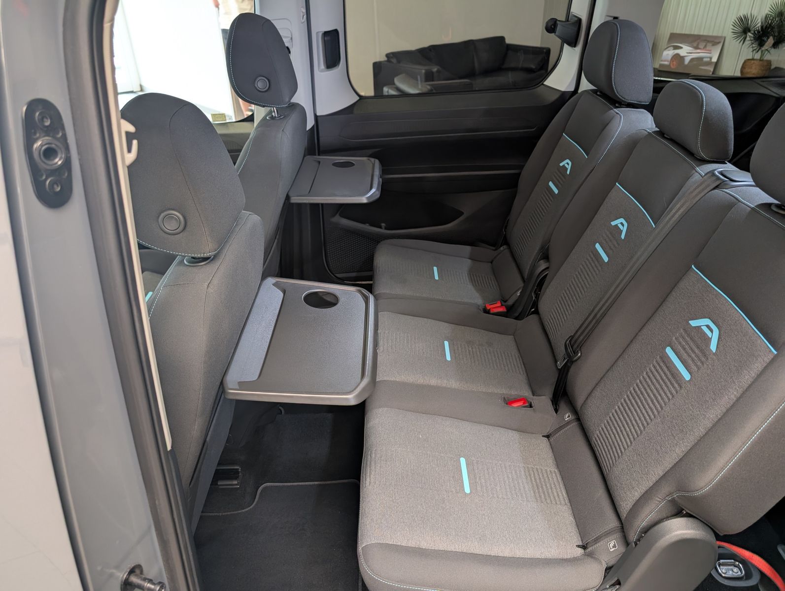 Fahrzeugabbildung Ford Grand Tourneo L2 Active 7-Sitz Bi-LED Pano AHK