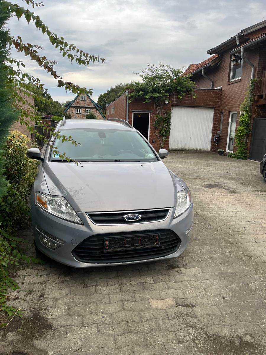 Ford Mondeo 2011 — вигляд ззаду