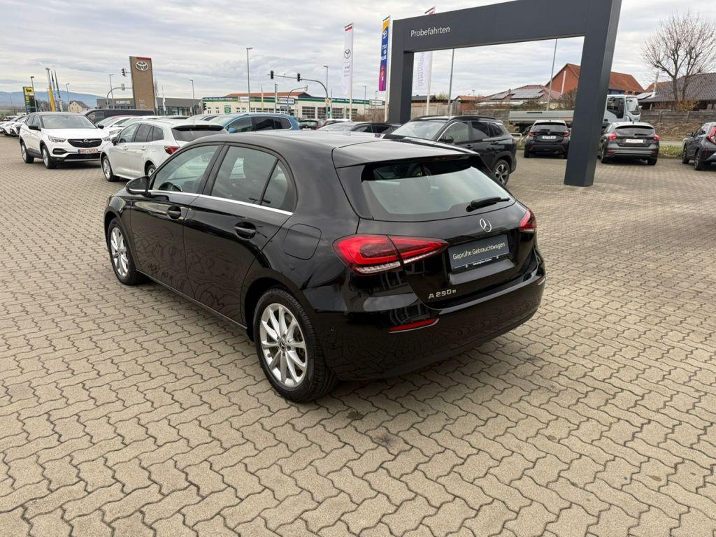 Mercedes-Benz A 250 e 8G-DCT Style