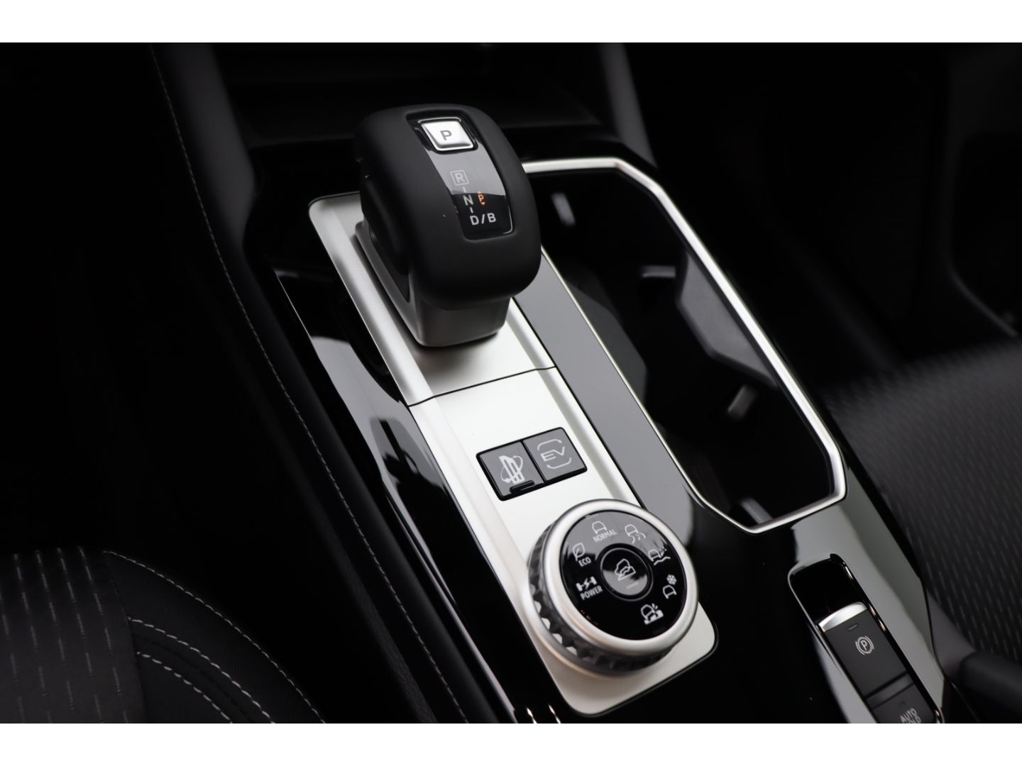 Fahrzeugabbildung Mitsubishi Outlander 2.4 PHEV 100 kW S-AWC Diamant ACC LED