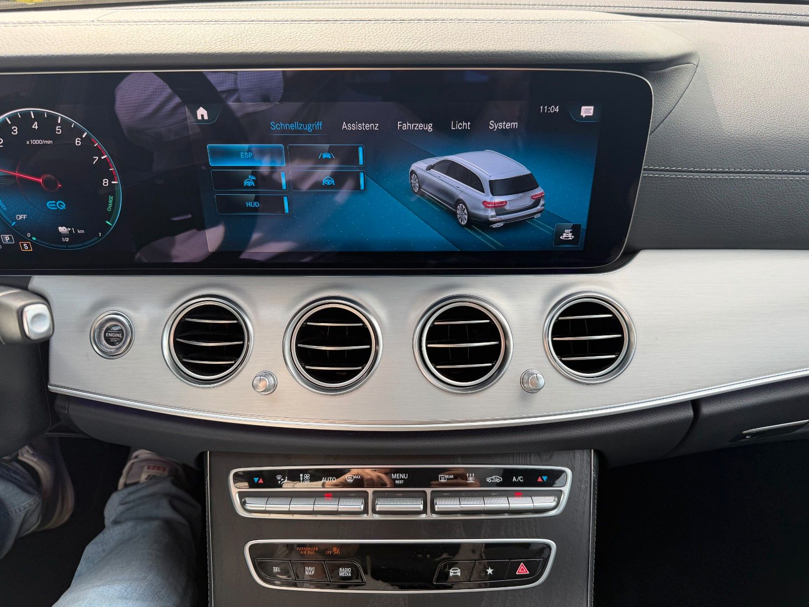 Fahrzeugabbildung Mercedes-Benz E 300e T AMG+Pano+Burm+Distr+HUD+360