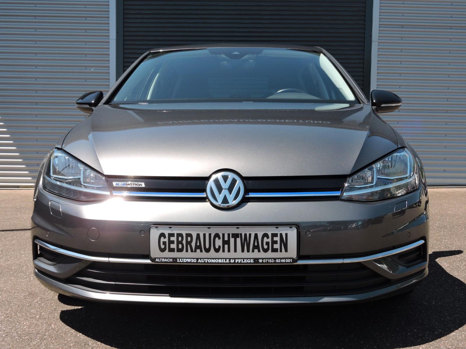 Volkswagen Golf VII Lim 1.5 BMT DSG Standhzg Navi HU+KDneu