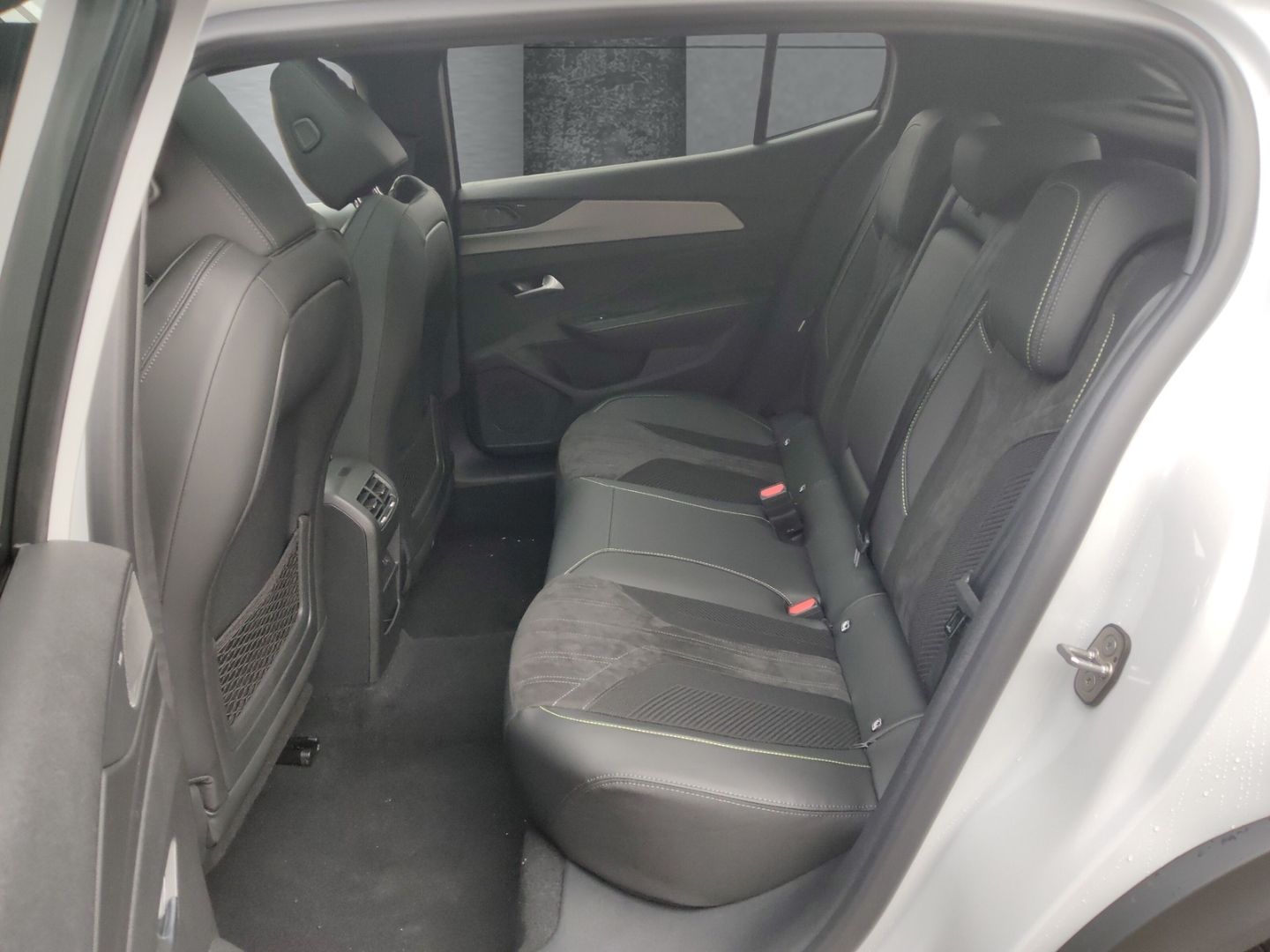 Peugeot 408 - Bild 9