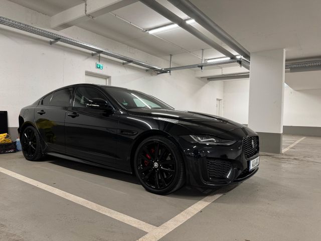 Jaguar XE R-Dynamic Black Edition D200 MHEV