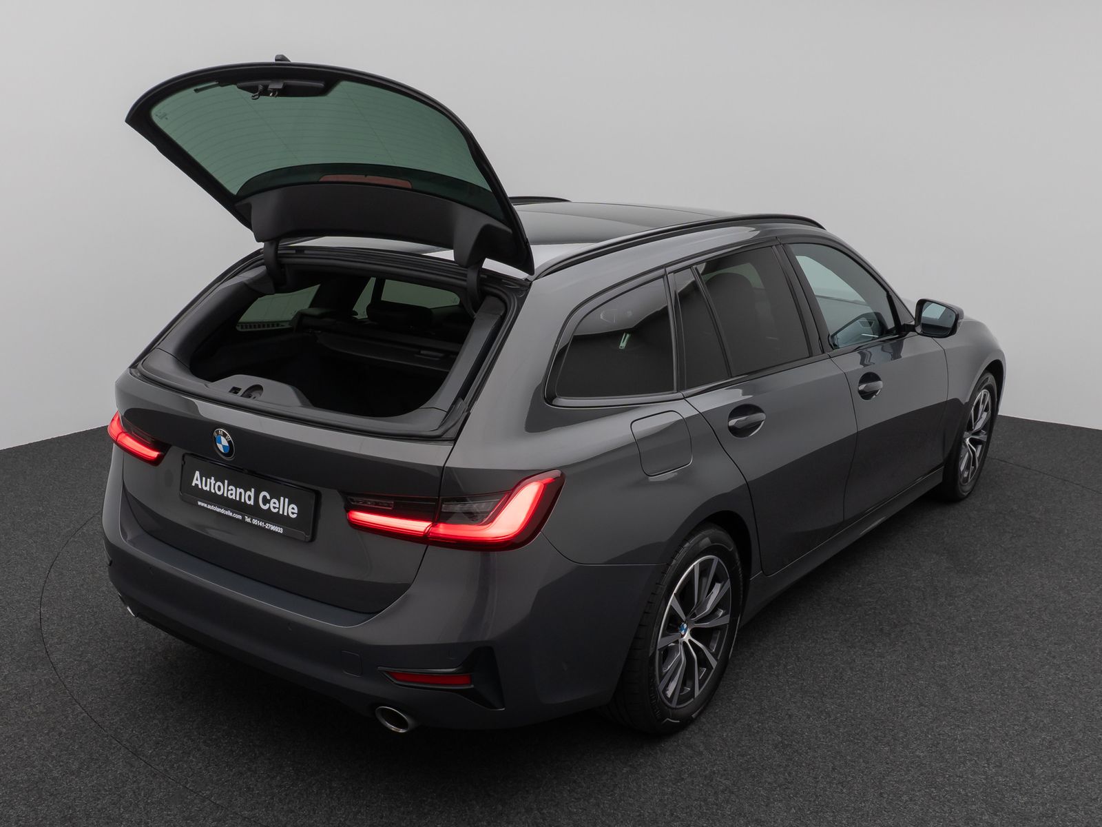 Fahrzeugabbildung BMW 320d xD Sport Line Panorama Laser Kamera HUD DAB