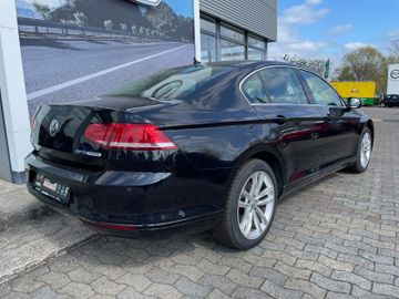 Fahrzeugabbildung Volkswagen Passat Lim. Comfortline, Aut., Navi, Vollleder