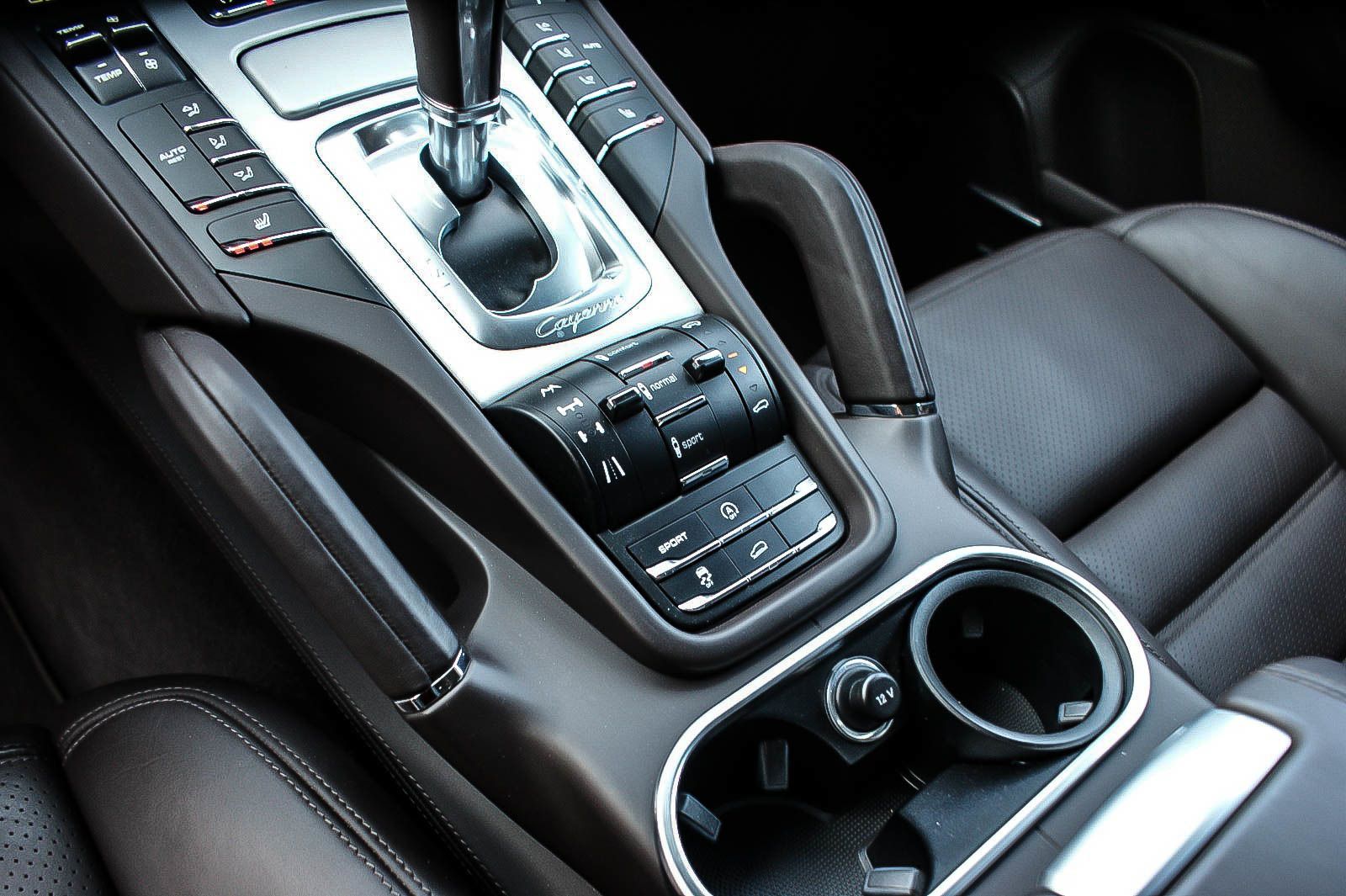 Fahrzeugabbildung Porsche Cayenne S Diesel 4.2 SPORT DESIGN PAKET 1.HAND