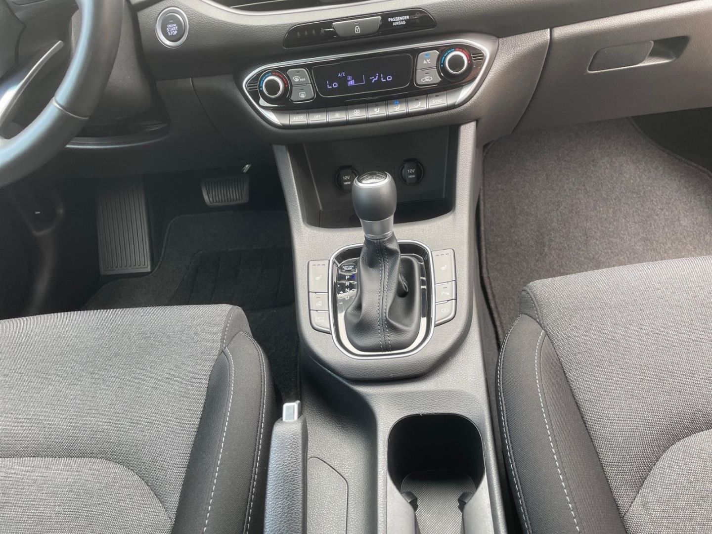 Fahrzeugabbildung Hyundai i30 1.5T Mild-Hybrid Edition 30 Plus Sitzheizung