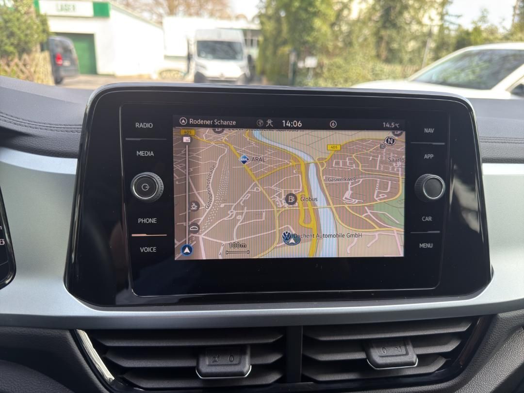 Fahrzeugabbildung Volkswagen T-ROC Life 1.0 TSI,RearView,Navi,LED,SH,Keyless,